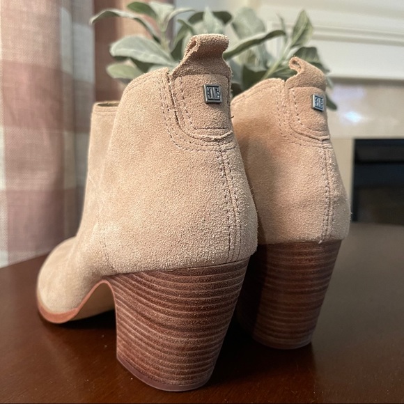 Ivanka Trump Thelma Tan Suede Ankle Boots Size 10 - Picture 4 of 16